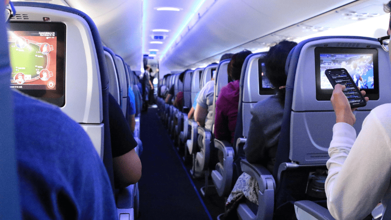 飛行機機内