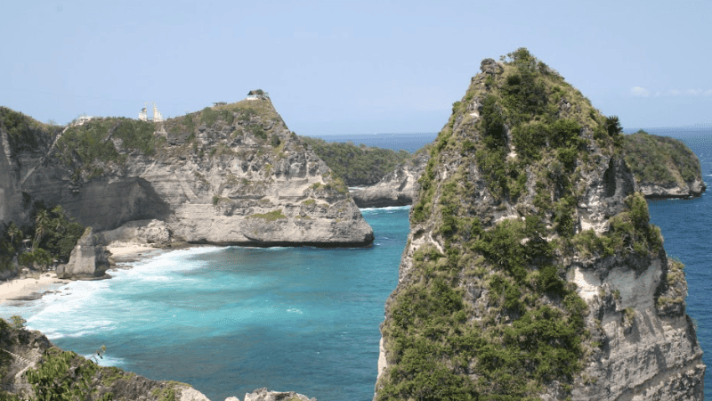 バリ島一人旅で大海原を見下ろす