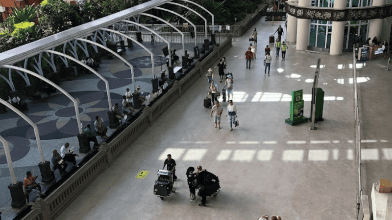 バリ島 ングラライ空港