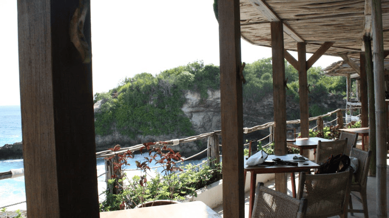 ひとりブルーラグーンをcafeでみつめる