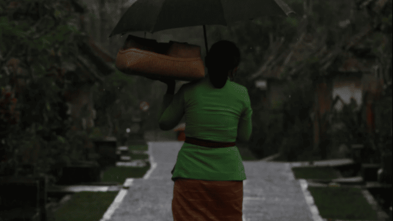 バリ島の道を一人で歩きながら旅について考える時間