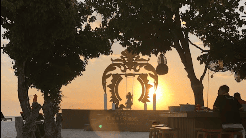 バリ島一人旅で訪れたギリ・トラワンガン島の夕日は綺麗でした。