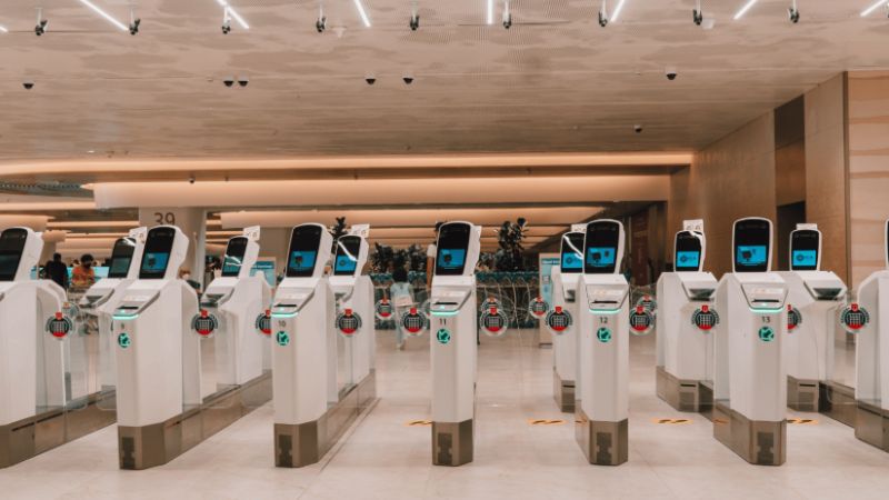 自動ゲートで入国、出国時の自動ゲートでスムーズ