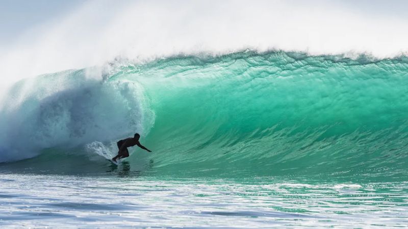 ウルワツサーフィン