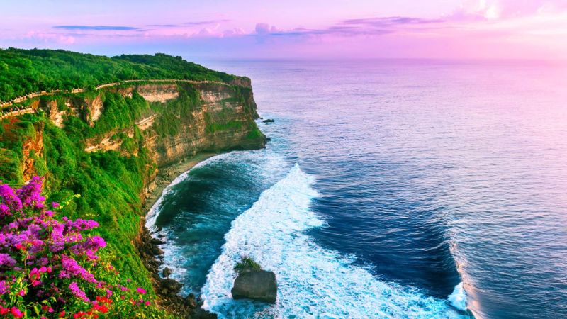 ウルワツ寺院の断崖絶壁とサンセット