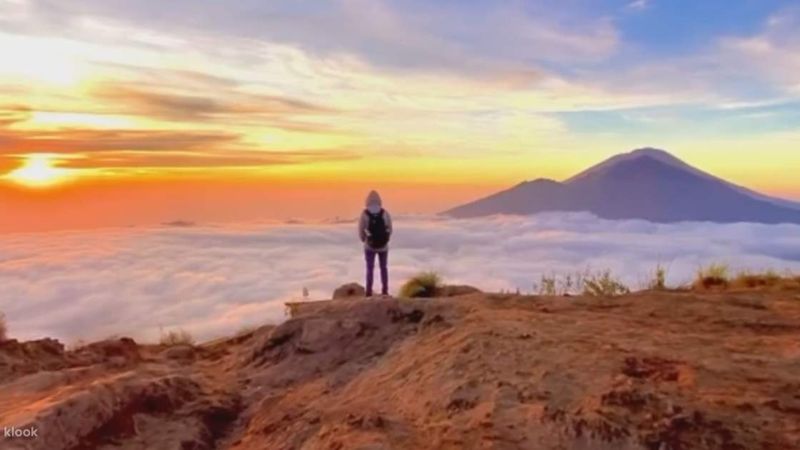 バトゥール山サンライズトレッキング